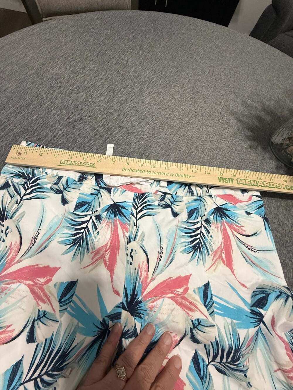 Chico's Weekends Perfect Stretch Capri Tropical Leaf Print Pants Size 2.5 - Picture 2 of 8